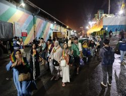 Naik Kapal 24 Jam, Jemaah 5 Rajab dari Nganjuk Tiba di Pelabuhan Trisakti Banjarmasin
