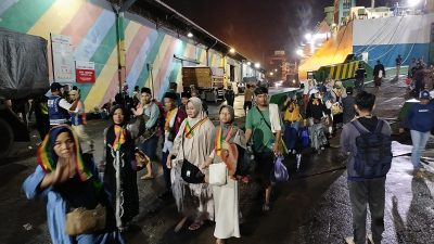 Naik Kapal 24 Jam, Jemaah 5 Rajab dari Nganjuk Tiba di Pelabuhan Trisakti Banjarmasin