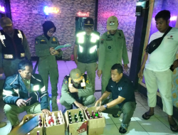 Satpol PP Banjarbaru Amankan 50 Botol Miras dari Kafe di Jalan Trikora
