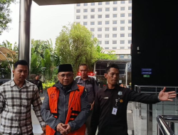 Yaqut Tiba di KPK Berompi Oranye, Kembali Ditahan di Rutan