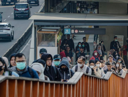 Ironi WFH ASN: Kritik Jusuf Kalla dan Miskalkulasi Efisiensi BBM